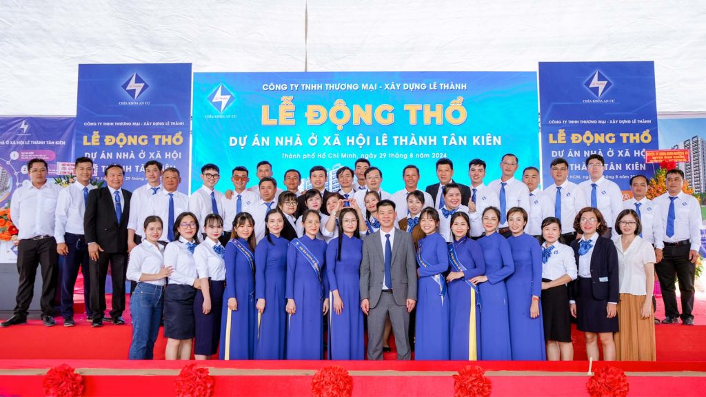 Lễ tân phục vụ Lễ động thổ Lê Thành Tân Kiên