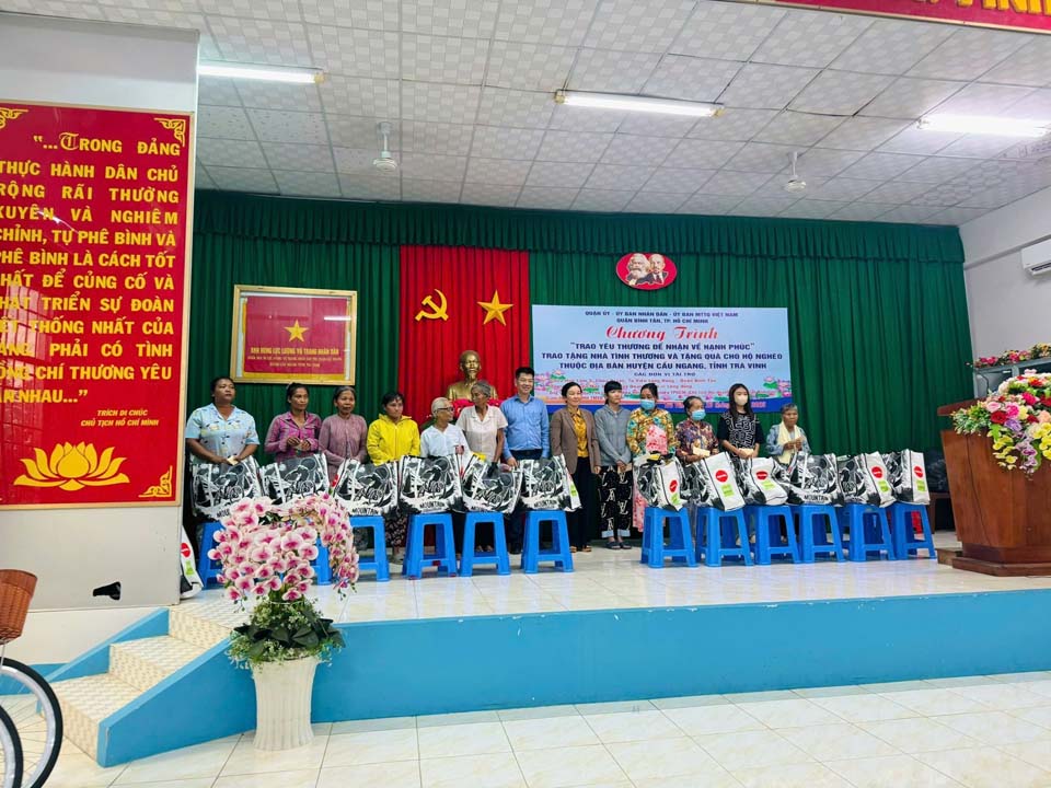 Chủ tịch Lê Hữu Nghĩa trao tặng 2 căn nhà tình thương ở tỉnh Trà Vinh