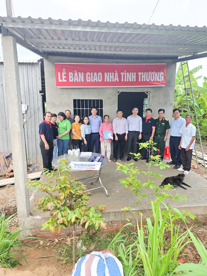 Chủ tịch Lê Hữu Nghĩa trao tặng 2 căn nhà tình thương ở tỉnh Trà Vinh